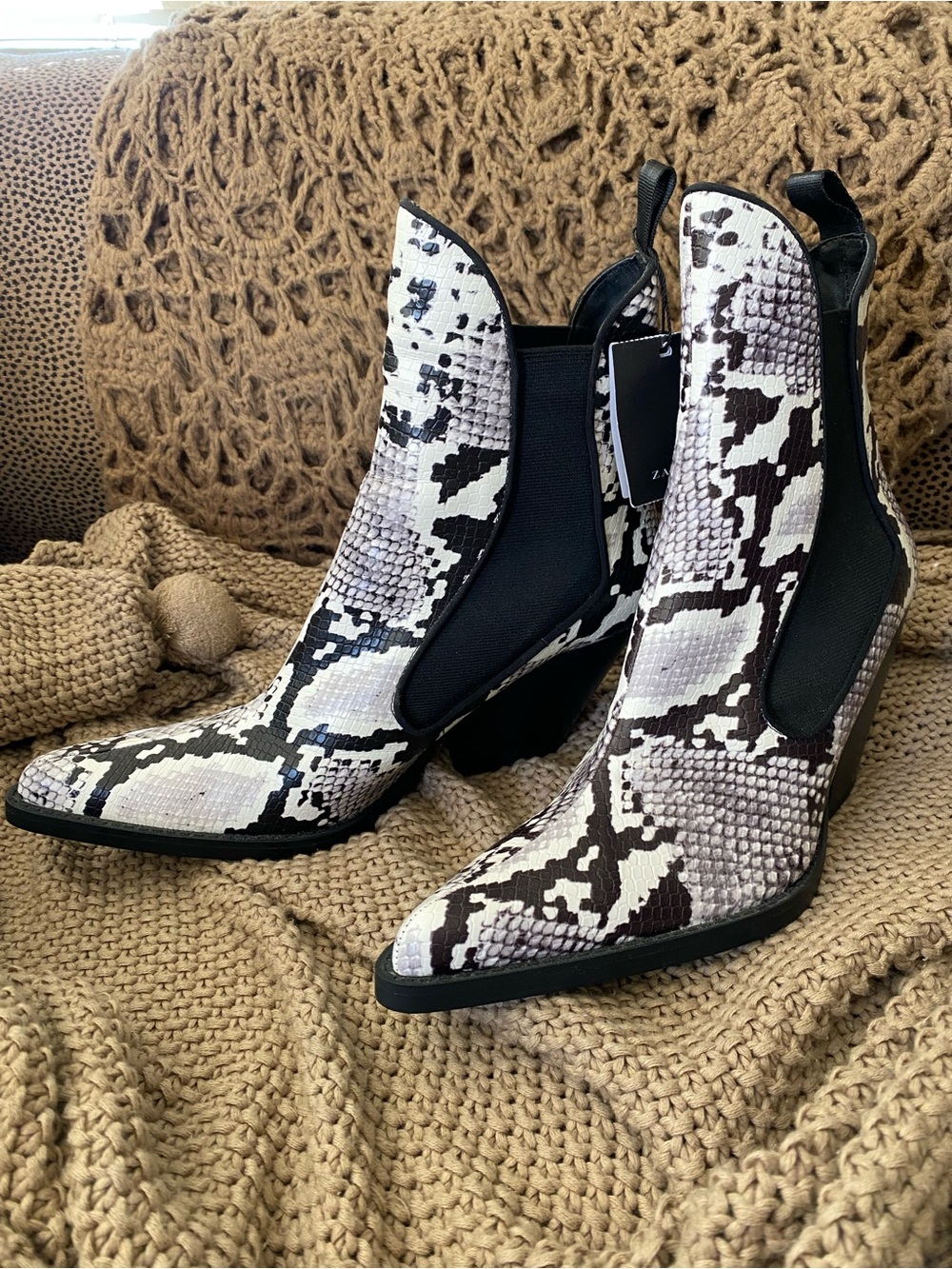 Zara black white snakeskin patterned boots 39 8 8.5 NEW
